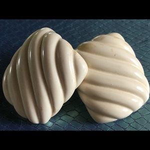 Vintage Napier large ribbed clip earrings